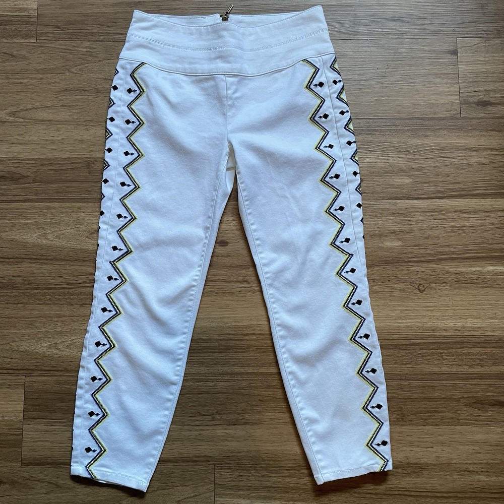 Bisou Bisou Women's White Embroidered Capri Jeans Sz 2 Michele Bombot Preppy